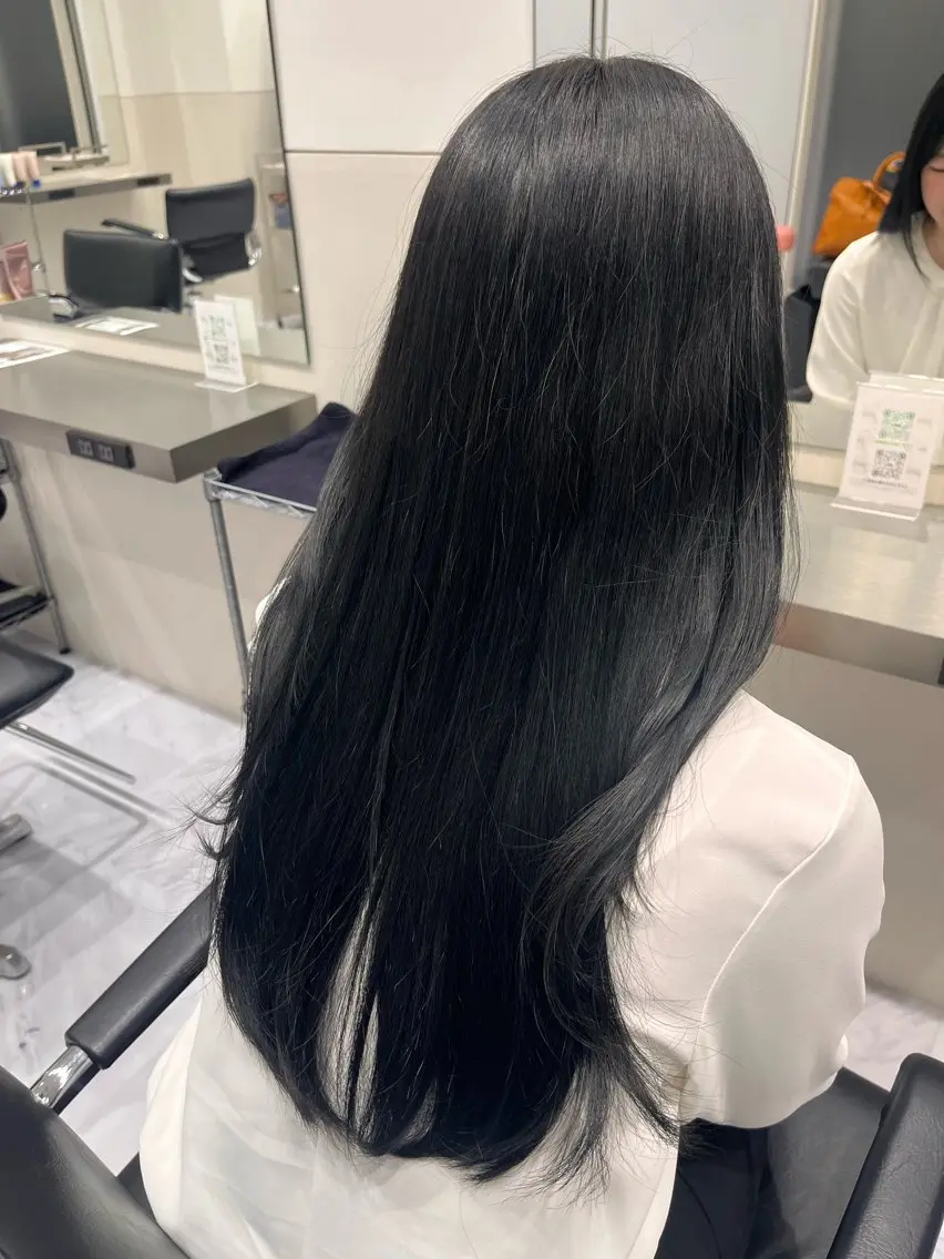 ロング ヘアカラー 🤍ちなみ 🤍のヘアスタイル