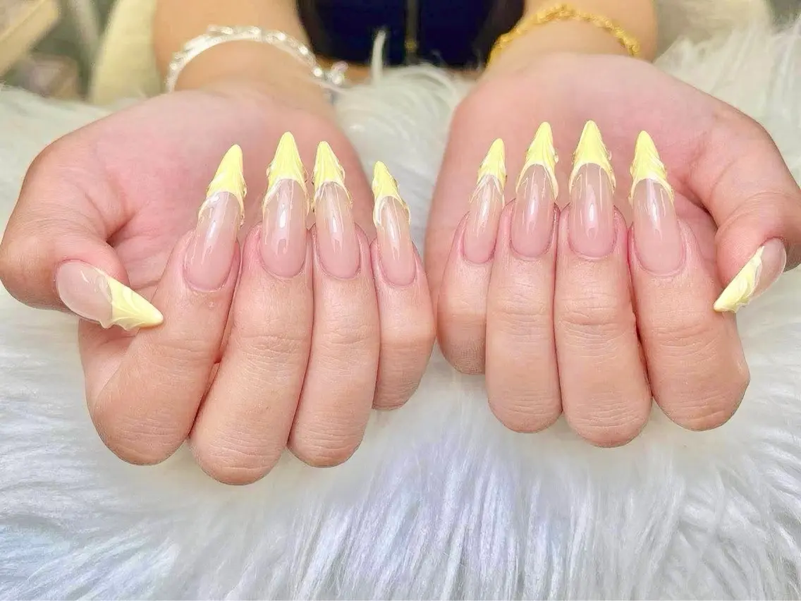 ネイル アートネイル ボルドー フレンチネイル ジェルネイル 氷ネイル・うるうるネイル ハンドネイル Yuki Nailsalonのネイルデザイン