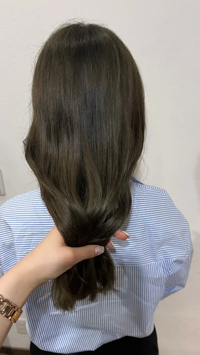 カラー 井上 結衣のヘアスタイル
