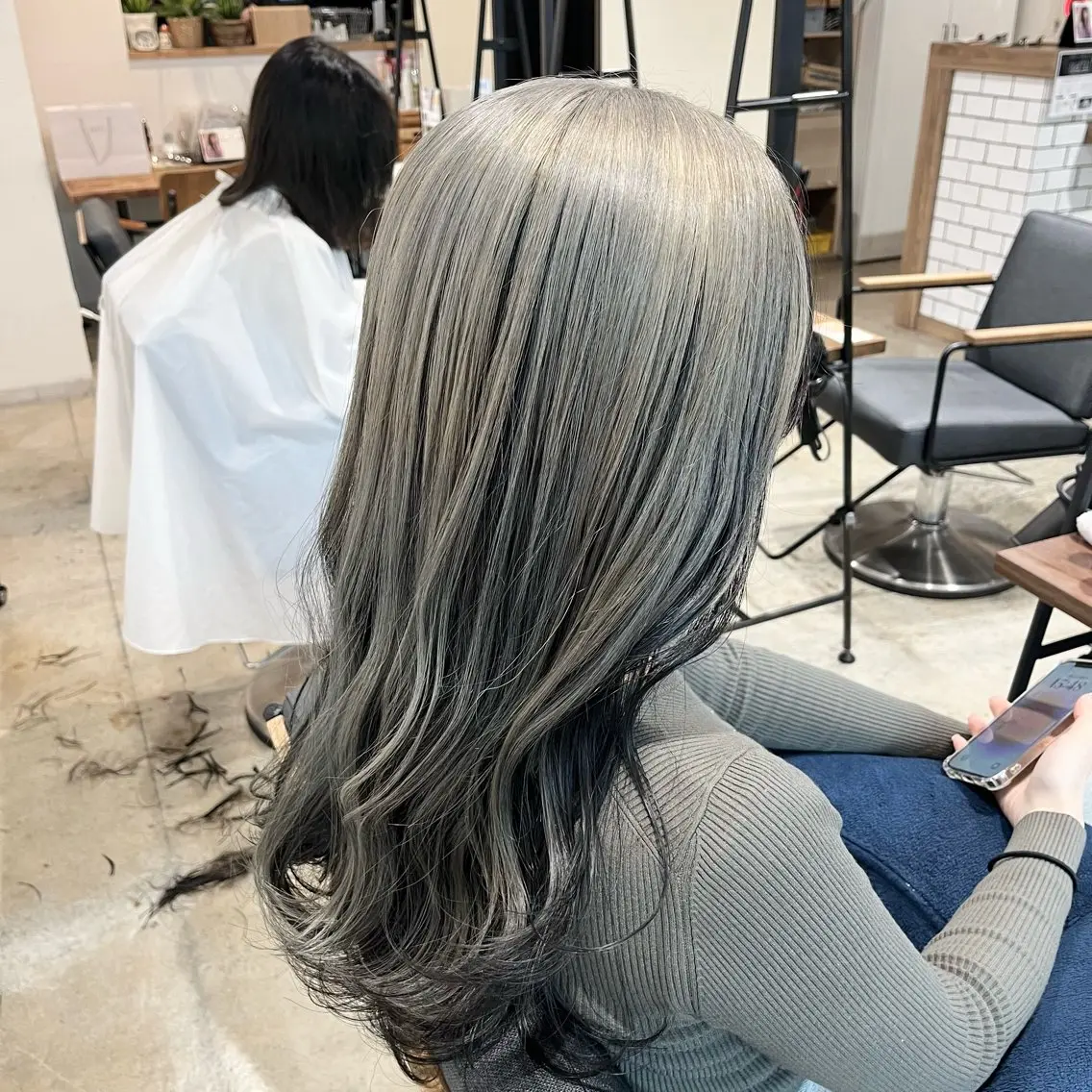 セミロング カラー ブリーチ シルバー ヘアカラー 🌷レイヤーカット/ フルキシオリ🌷のヘアスタイル