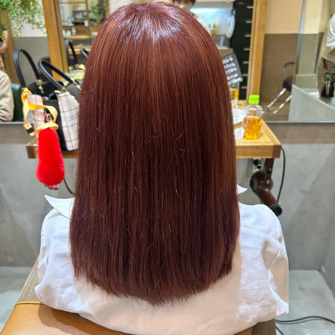 ミディアム カラー 若狭 彩花のヘアスタイル