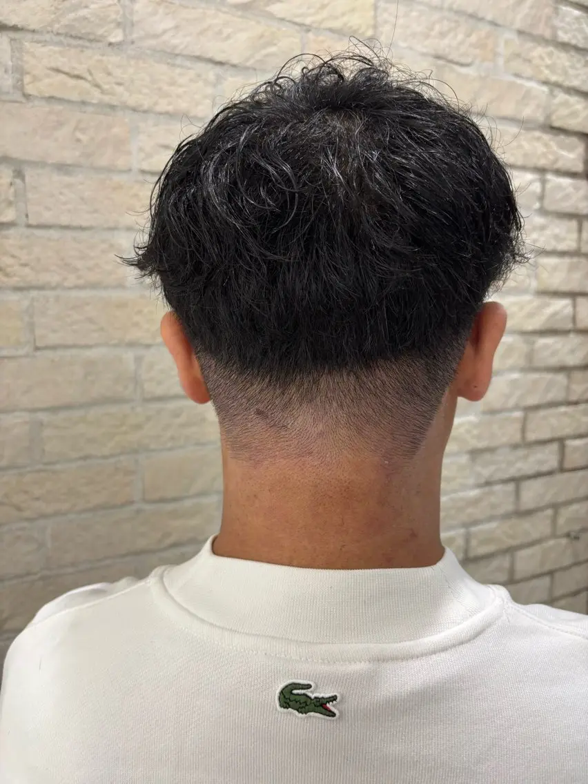 ミディアム パーマ メンズ 【メンズ特化】セン ターパート/保坂太一のヘアスタイル