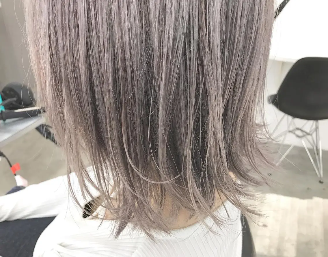 ミディアム カラー ヘアアレンジ ブリーチ グレージュ ラベンダーカラー ラベンダーグレージュ ラベンダーグレー 透明感カラー× レイヤーカット✨高梨のヘアスタイル