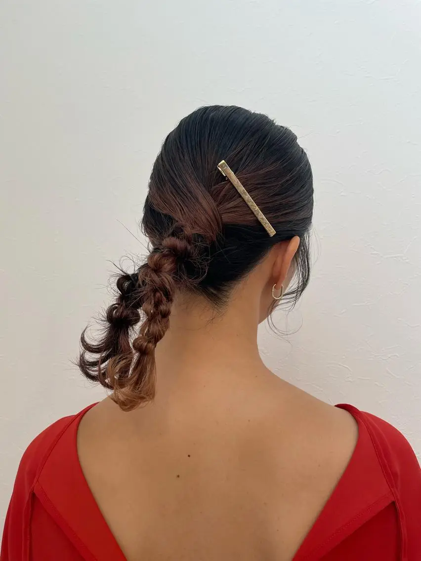 早朝ヘアアレンジ。コテなど使用したルーズなアレンジOK！ショートからロングまで対応します。※カット、カラーはしません。の写真