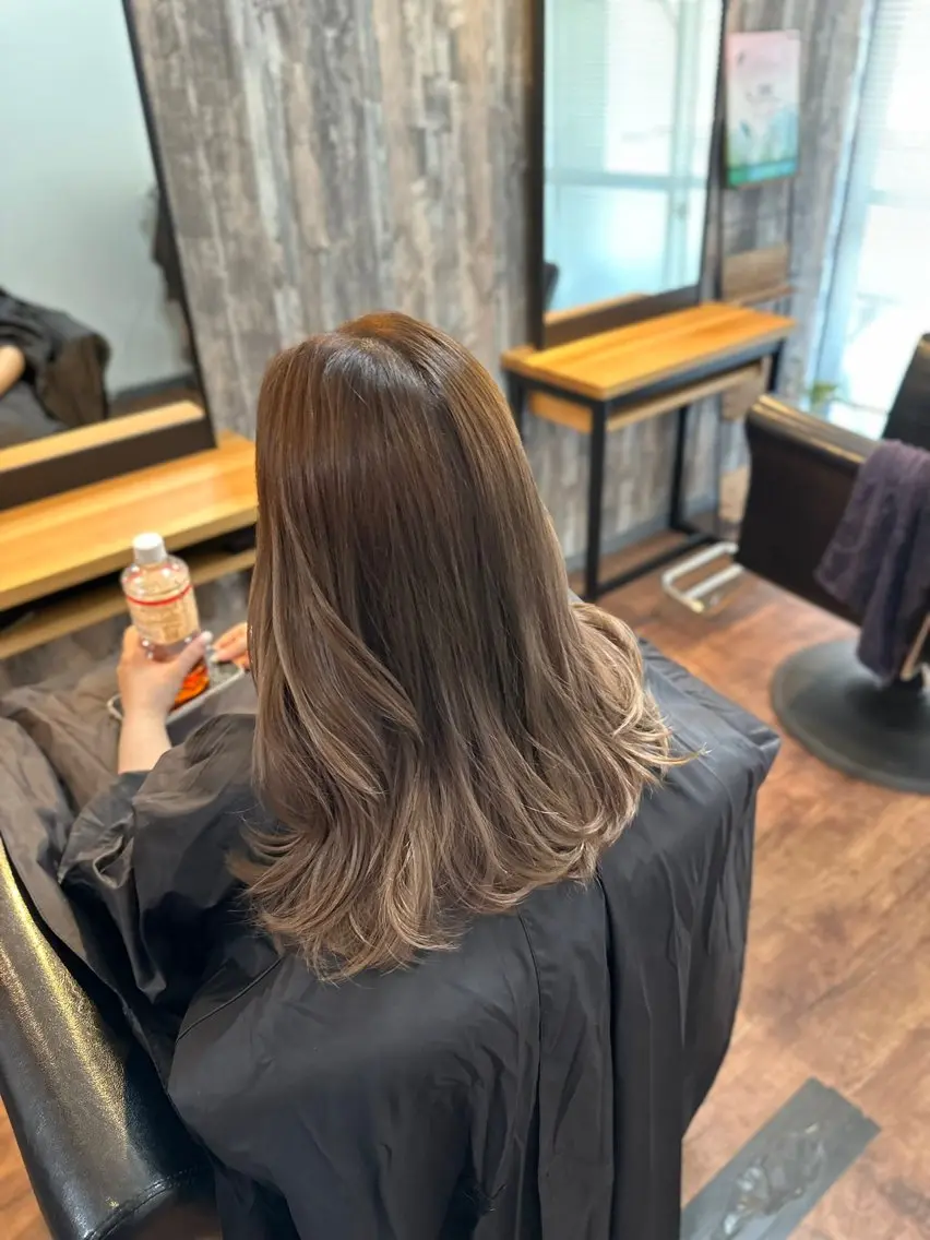ミディアム カラー ブリーチ カット ヘアカラー Luzir⭐︎ GEN⭐︎のヘアスタイル