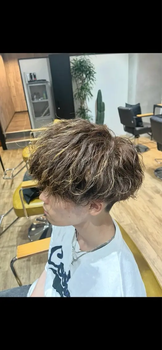 ミディアム パーマ メンズ ミディアムパーマ メンズブリーチ ダウンパーマ フェードカット メンズハイライト カット パーマ メンズカット/パーマ 久田良和のヘアスタイル