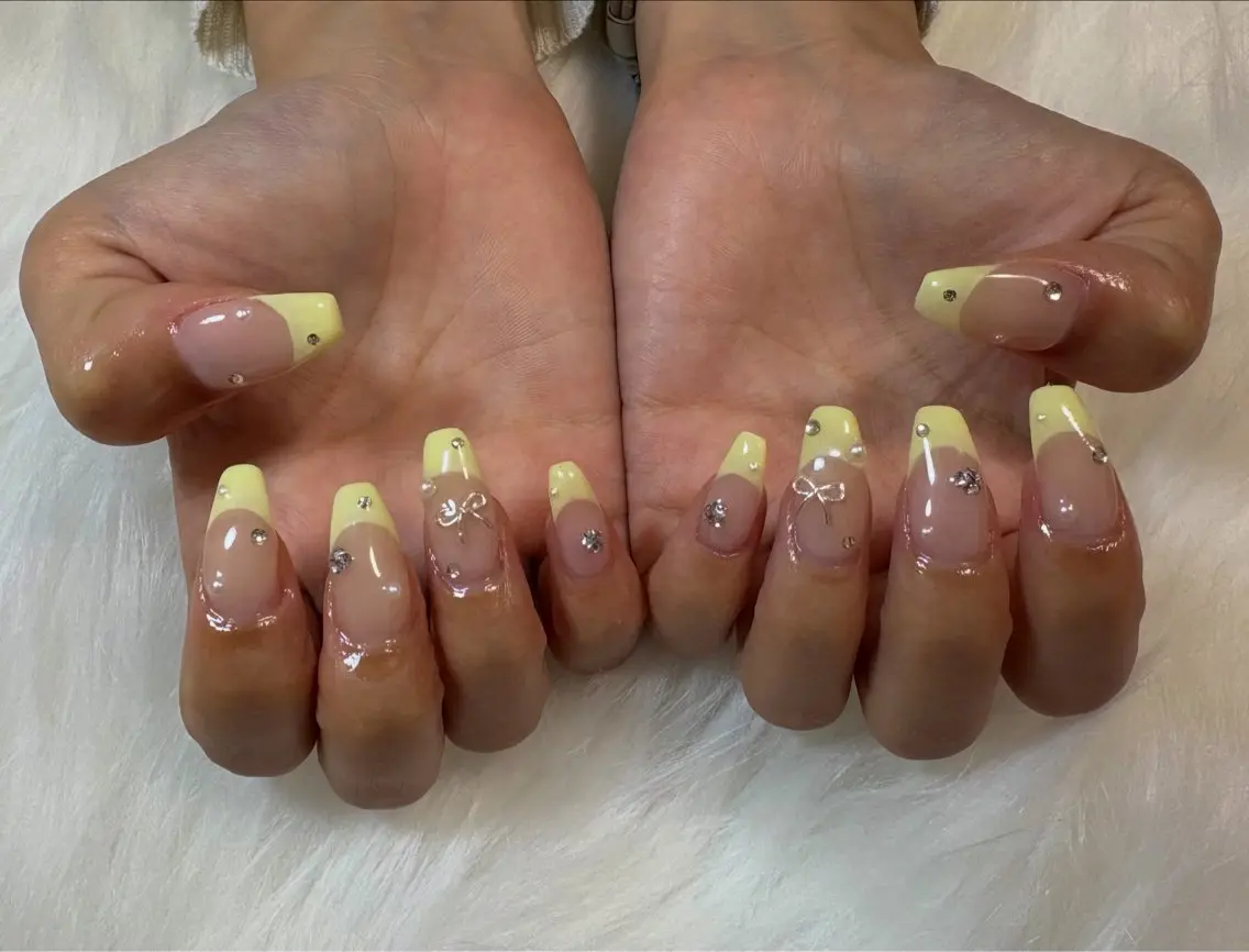 ネイル アートネイル フレンチネイル 黄色 ハンドネイル NAILSALON ViViのネイルデザイン