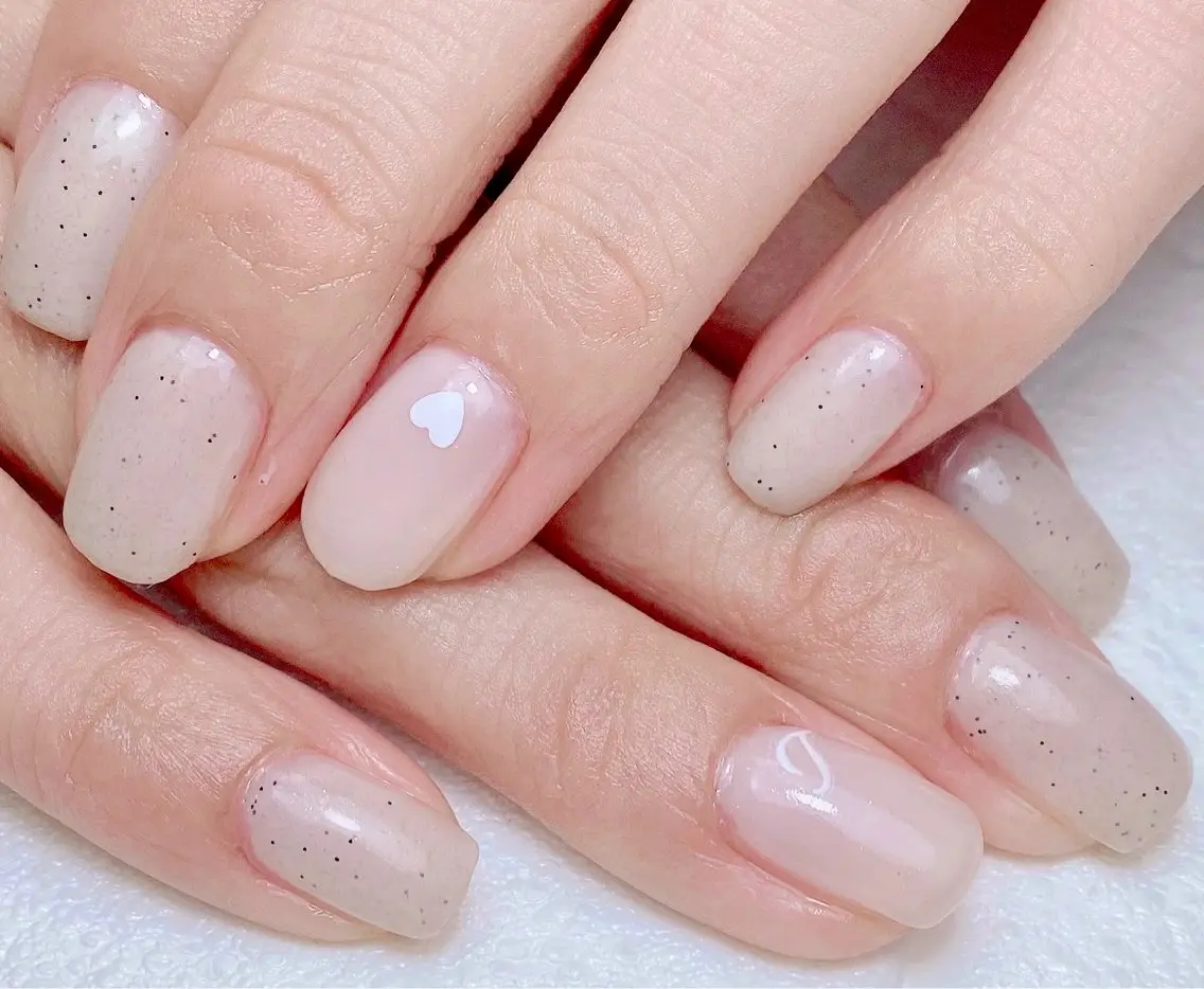 ネイル ハート ホワイト ハンドネイル Nail Salon K 🧸美爪育成のネイルデザイン