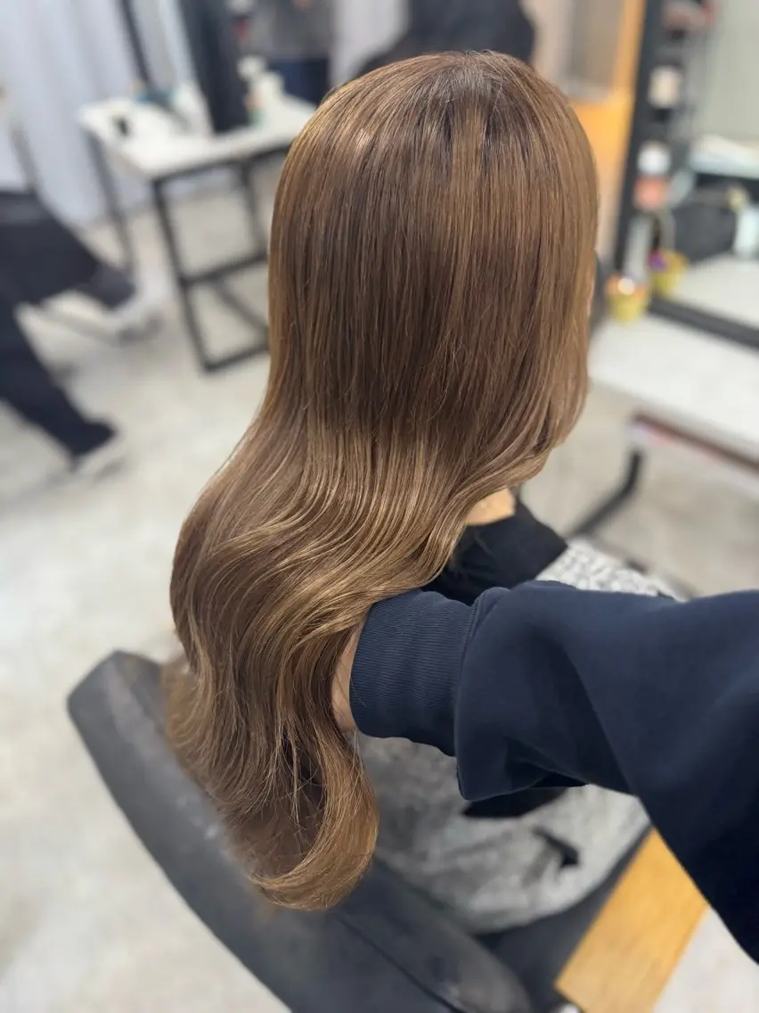 ロング カラー ベージュカラー ブリーチ ブラウンカラー 透明感カラー ダブルカラー 赤み無し柔らかカラー 【梅田】madokaのヘアスタイル