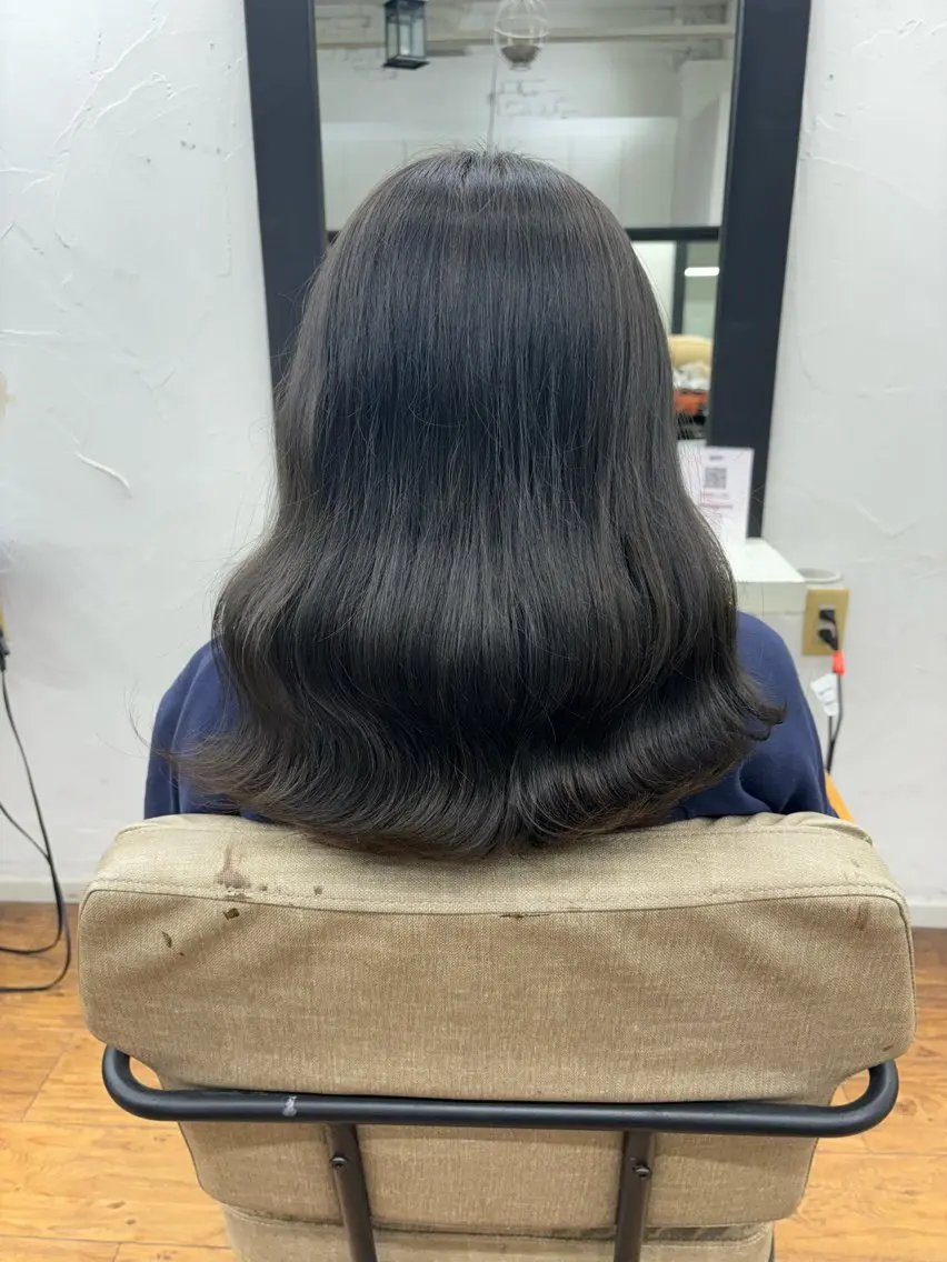 セミロング カラー ブリーチ ヘアカラー 香野 優子のヘアスタイル