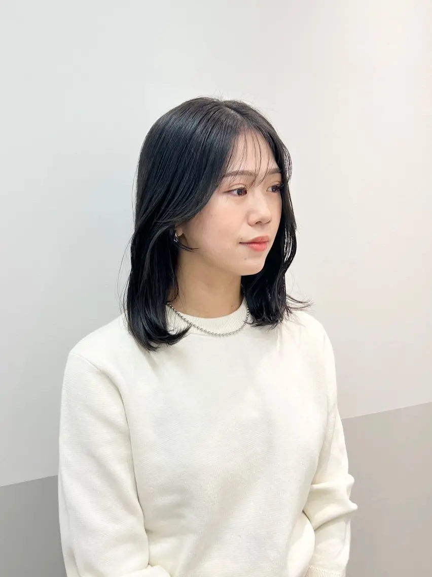 ミディアム カラー ヘアアレンジ 外ハネヘア ヘアカラー トリートメント 似合わせレイヤー/ 美髪縮毛矯正/ミナエのヘアスタイル