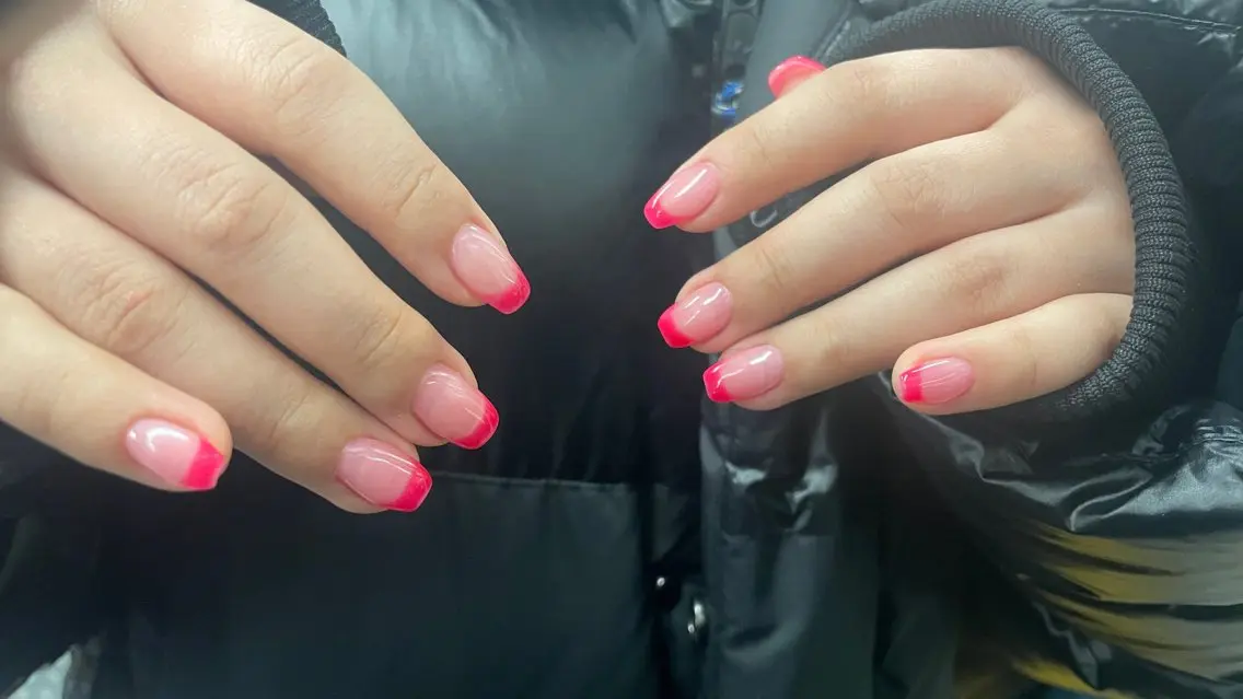 ネイル 長さ出し フットネイル フレンチネイル ジェルネイル ガラスフレンチ More Glam八王子店のネイルデザイン