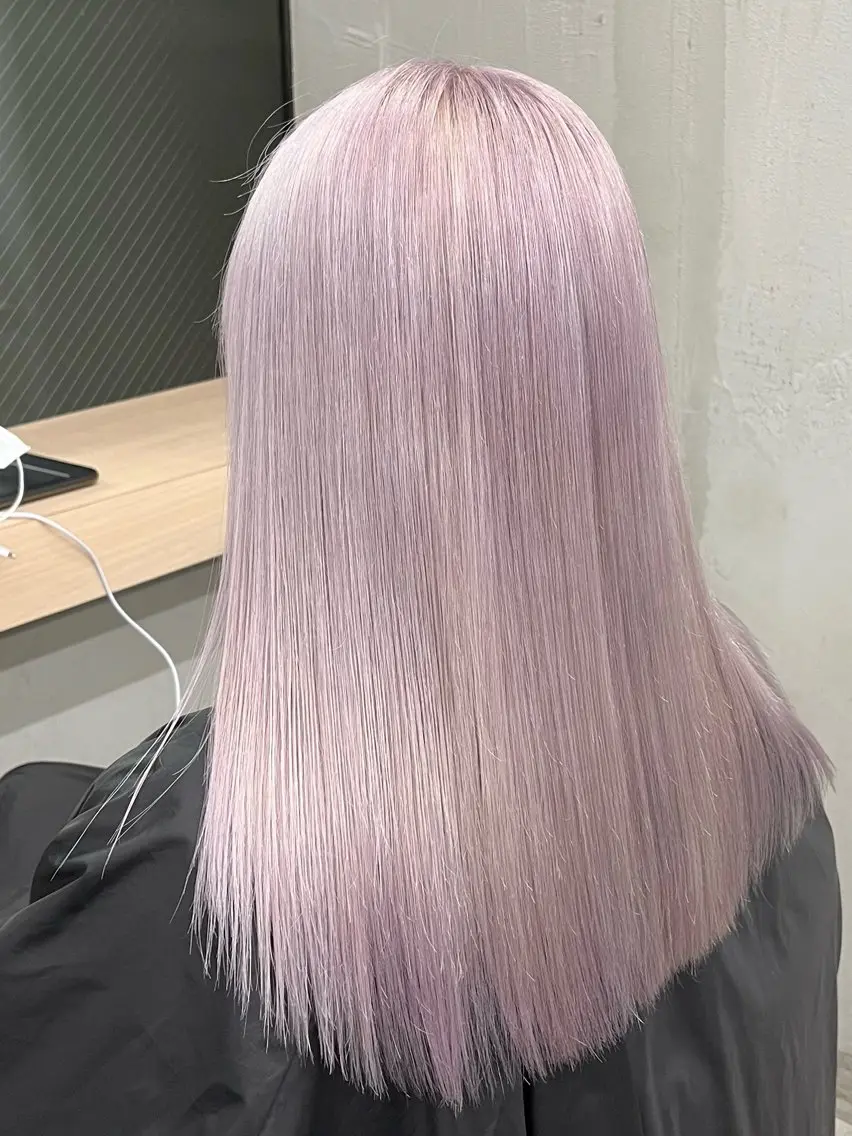 ロング カラー イツク ⚡️ ルーツ/ハイトーンのヘアスタイル