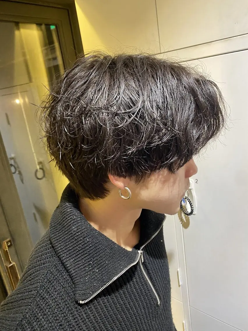 メンズ センターパート ダウンパーマ フェードカット フェザーパーマ カルマパーマ カット パーマ 布施メンズ特化美容師 秋山 涼のヘアスタイル