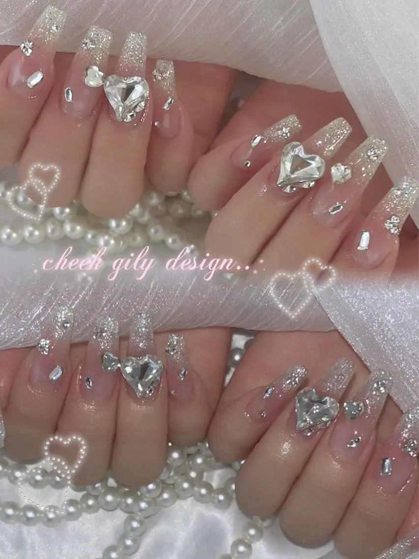 ネイル ネイルチップ ハンドネイル RiLion💗 Risa🦋💜のネイルデザイン