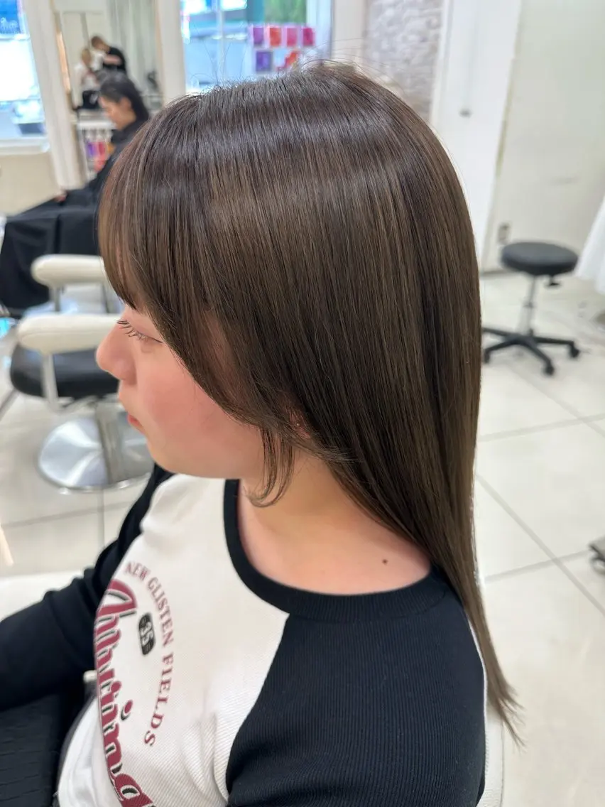 ロング カラー ブリーチ グレージュ ミルクティーグレージュ カット ヘアカラー 伊佐 愛のヘアスタイル