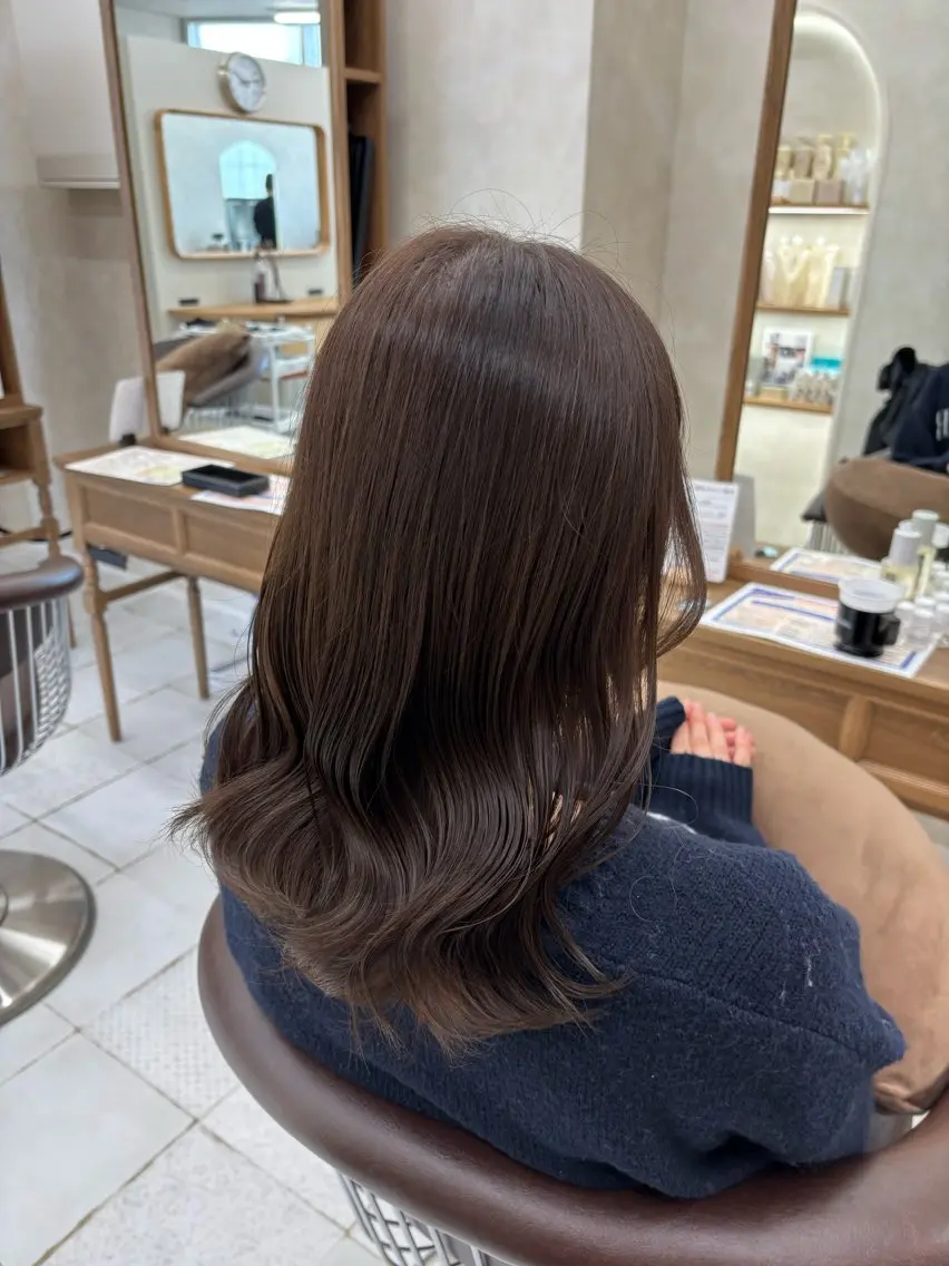 セミロング カラー グレージュ オリーブグレージュ オリーブグレー ヘアカラー トリートメント ブリーチなしカラー/ 暖色カラー/艶カラーのヘアスタイル