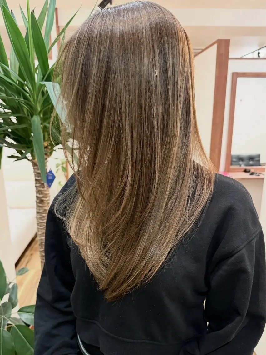 ロング カラー ベージュカラー ハイライトカラー ハイライト カット ヘアカラー トリートメント 田室 和幸のヘアスタイル