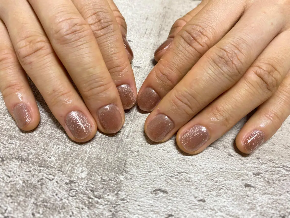 ネイル マグネットネイル ピンク ピンクベージュ ハンドネイル mogunail &blowのネイルデザイン