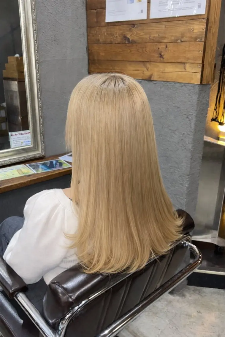 ロング カラー ベージュカラー ブロンド 小池 かなこのヘアスタイル