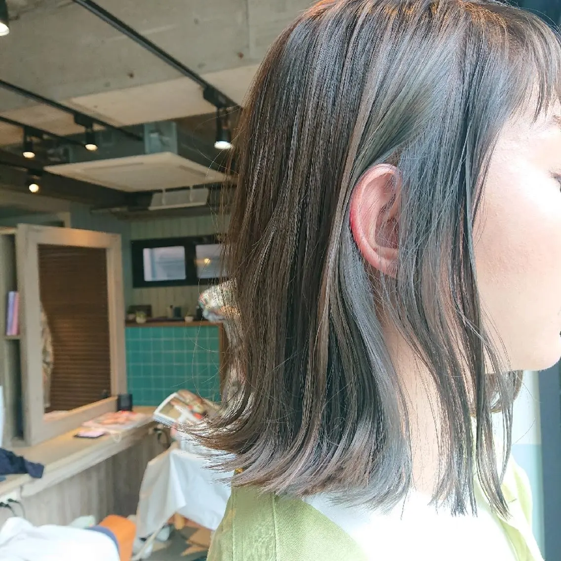 ミディアム カット alushe 岡 陽子のヘアスタイル