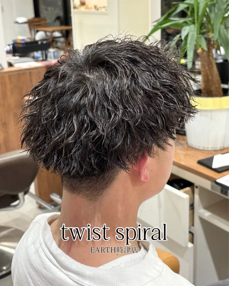 パーマ メンズ メンズパーマ ツイストスパイラルパーマ スパイラルパーマ EARTH長崎時津店 内田のヘアスタイル