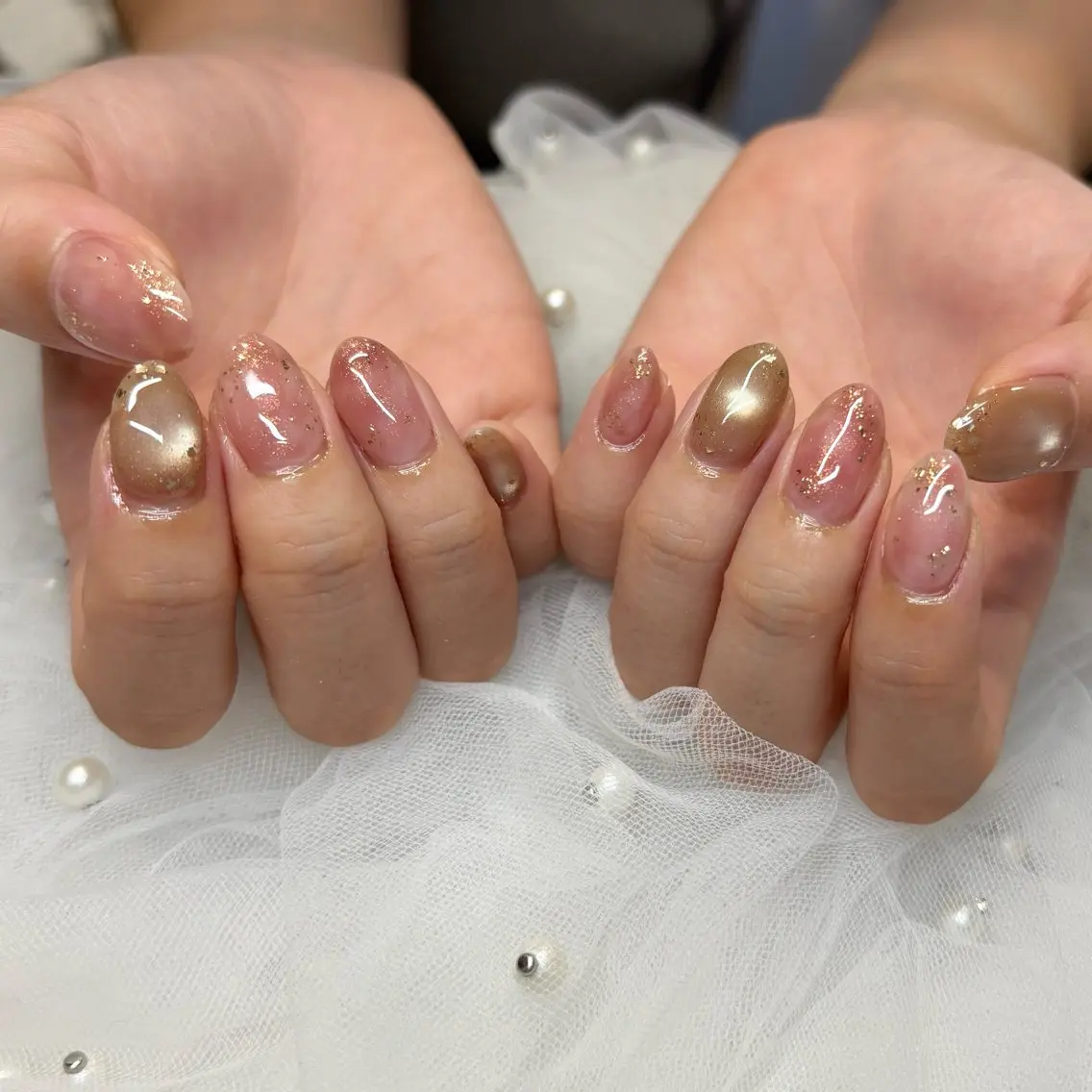 ネイル ゴールド ニュアンスネイル ピンク ハンドネイル 荒巻 めいのネイルデザイン