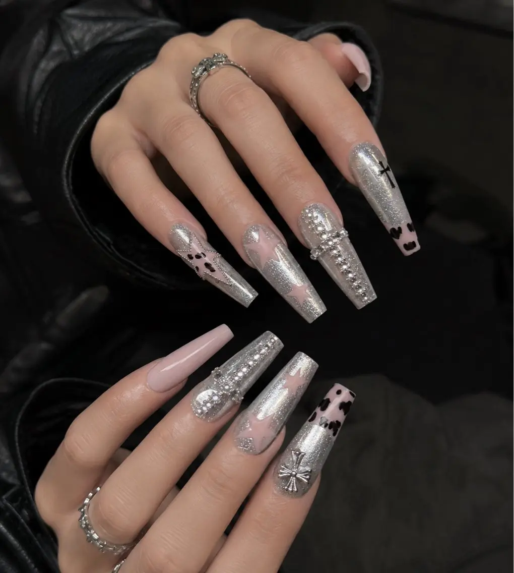 ネイル ガーリー キラキラネイル 韓国ネイル ロングネイル シンプルネイル ハンドネイル Genie Mika Nailsのネイルデザイン
