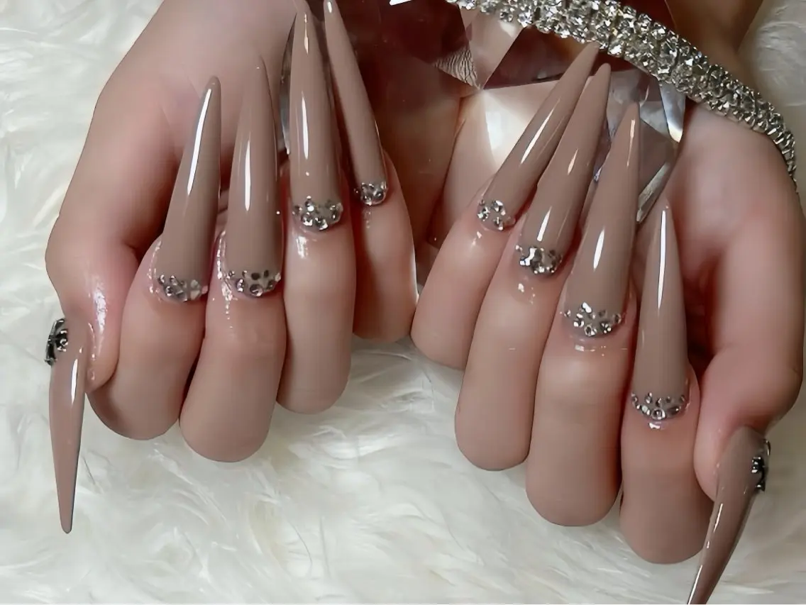 ネイル ボルドー フレンチネイル グラデーション キラキラネイル 韓国ネイル ハンドネイル Rin Nail 新大久保店のネイルデザイン