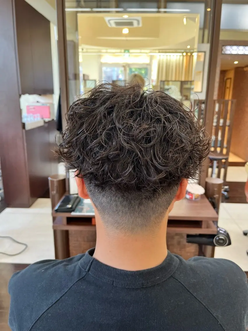 ショート パーマ メンズ センターパート メンズパーマ 🧊メンズ特化🧊 高木航希のヘアスタイル