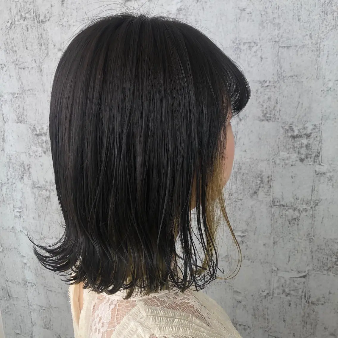 ミディアム カラー デザインカラー インナーカラー イエローカラー 小顔レイヤー/ ベージュ🤍Rieのヘアスタイル