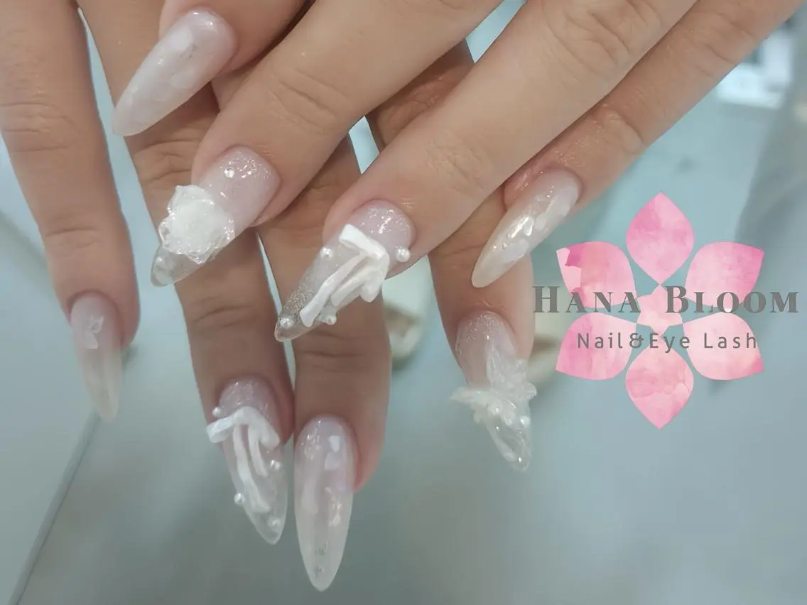ネイル 長さ出し フレンチネイル ジェルネイル キラキラネイル 韓国ネイル ハンドネイル ハンドケア Hana Bloom Nail💗YUIのネイルデザイン