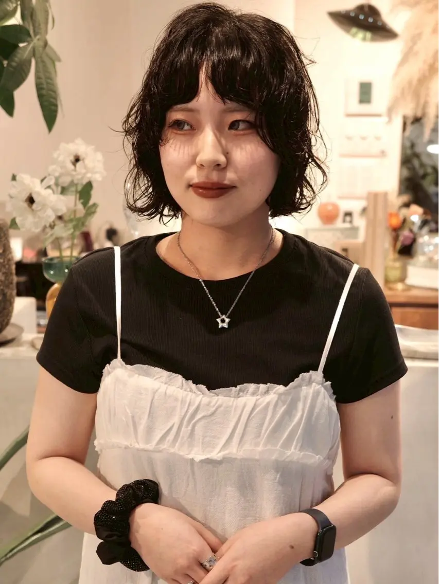 ショート パーマ ボブ レイヤーカット ウルフカット ニュアンスパーマ カット パーマ トリートメント (h)wim ウィムのヘアスタイル