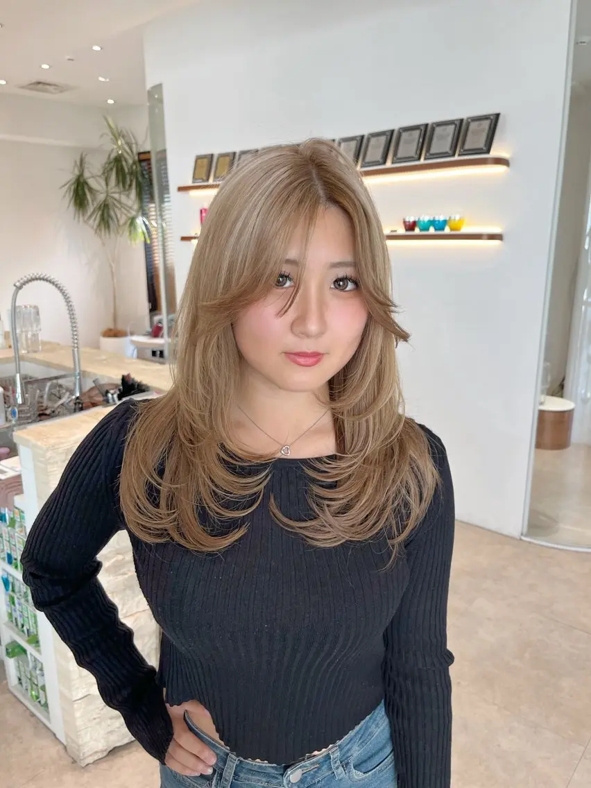 ミディアム 韓国風ヘア レイヤーカット 小顔カット ヘアカラー トリートメント レイヤー似合わせ 透明感カラーりきやのヘアスタイル