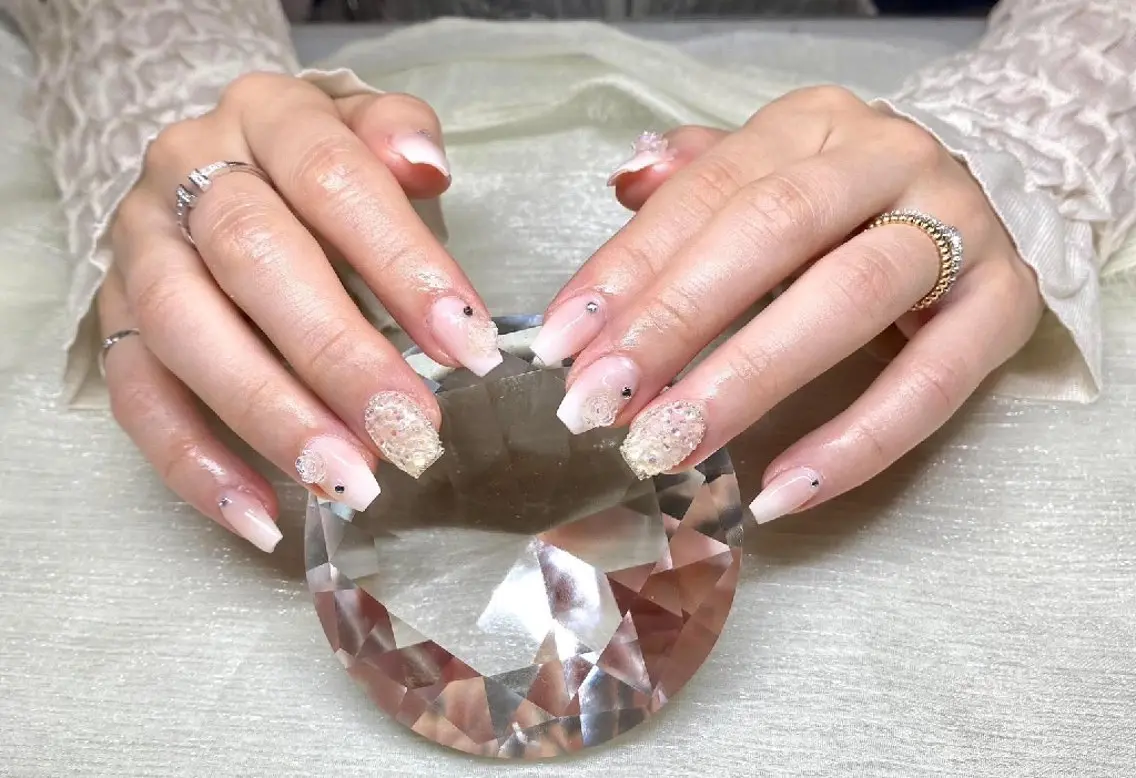 ネイル オーロラネイル 氷ネイル・うるうるネイル 韓国ネイル 水色 夏ネイル ハンドネイル kirakime nailのネイルデザイン
