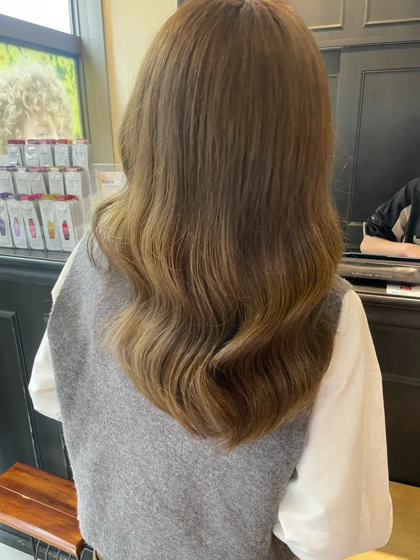ミディアム カラー ベージュカラー ブリーチ ブリーチなしカラー オリーブベージュ カット ヘアカラー トリートメント カズキ/くびれヘア/ レイヤー/透け感のヘアスタイル