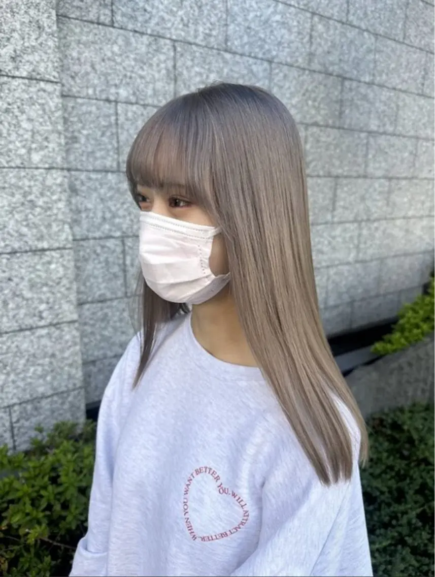 セミロング カラー アッシュ アッシュグレー ベージュカラー ブリーチ ブロンド カット ヘアカラー トリートメント 【きらめき屋さん🎀 ハイトーン大和🎀】のヘアスタイル