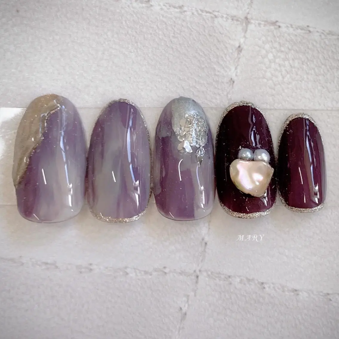 ネイル ミラーネイル ニュアンスネイル ワンカラーネイル パープル ハンドネイル Mary nail .narumiのネイルデザイン