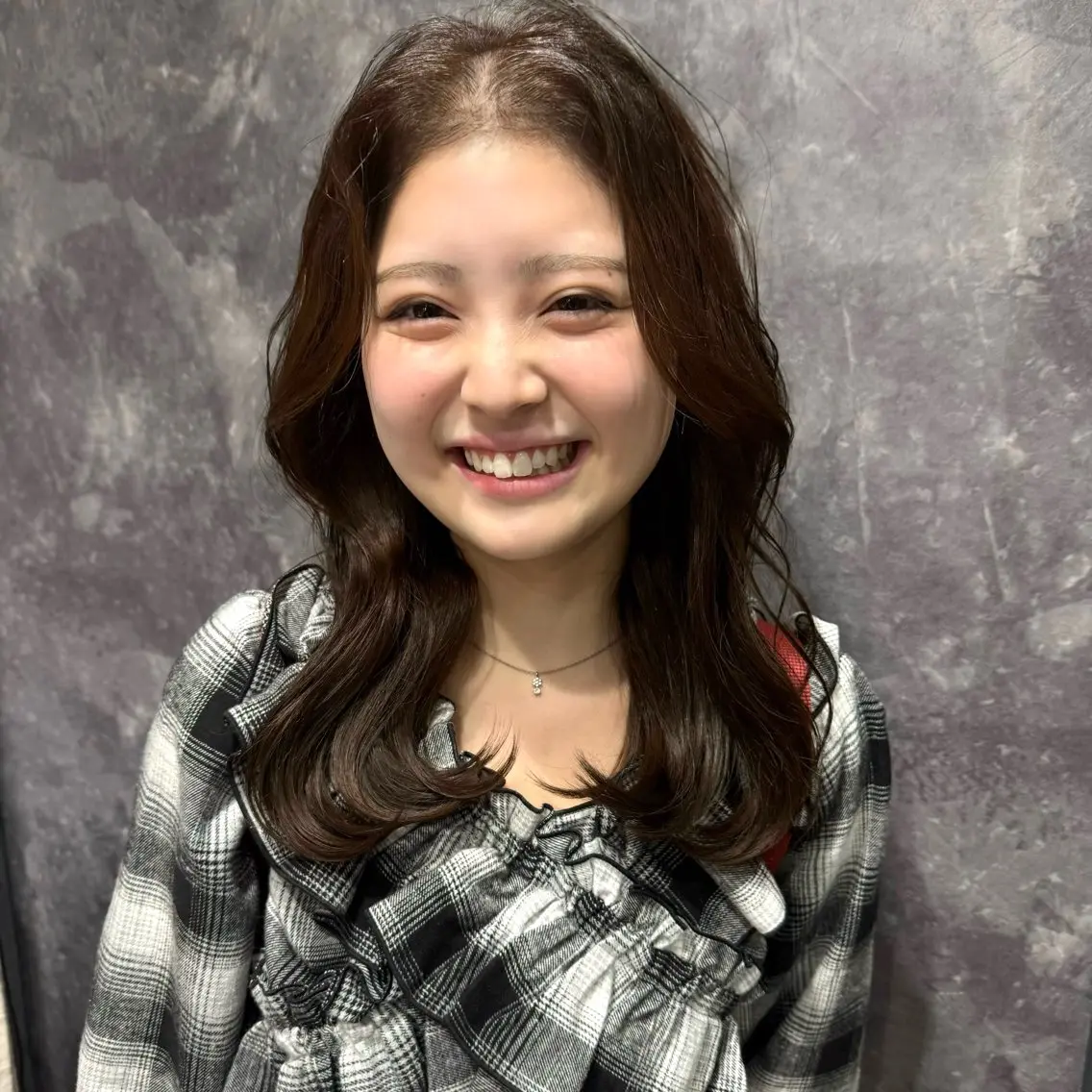 ミディアム カラー shiho .のヘアスタイル