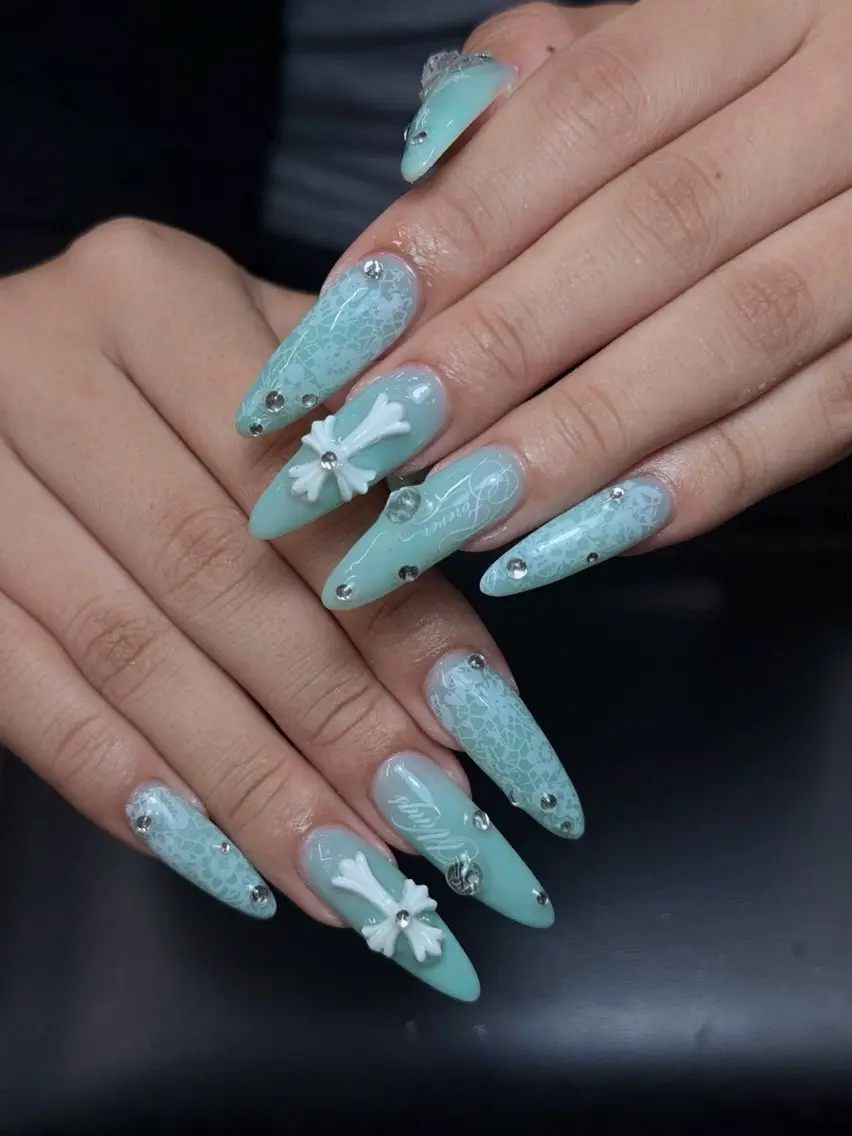 ネイル ブルー ガーリー キラキラネイル レース 水色 Iconic Nailのネイルデザイン