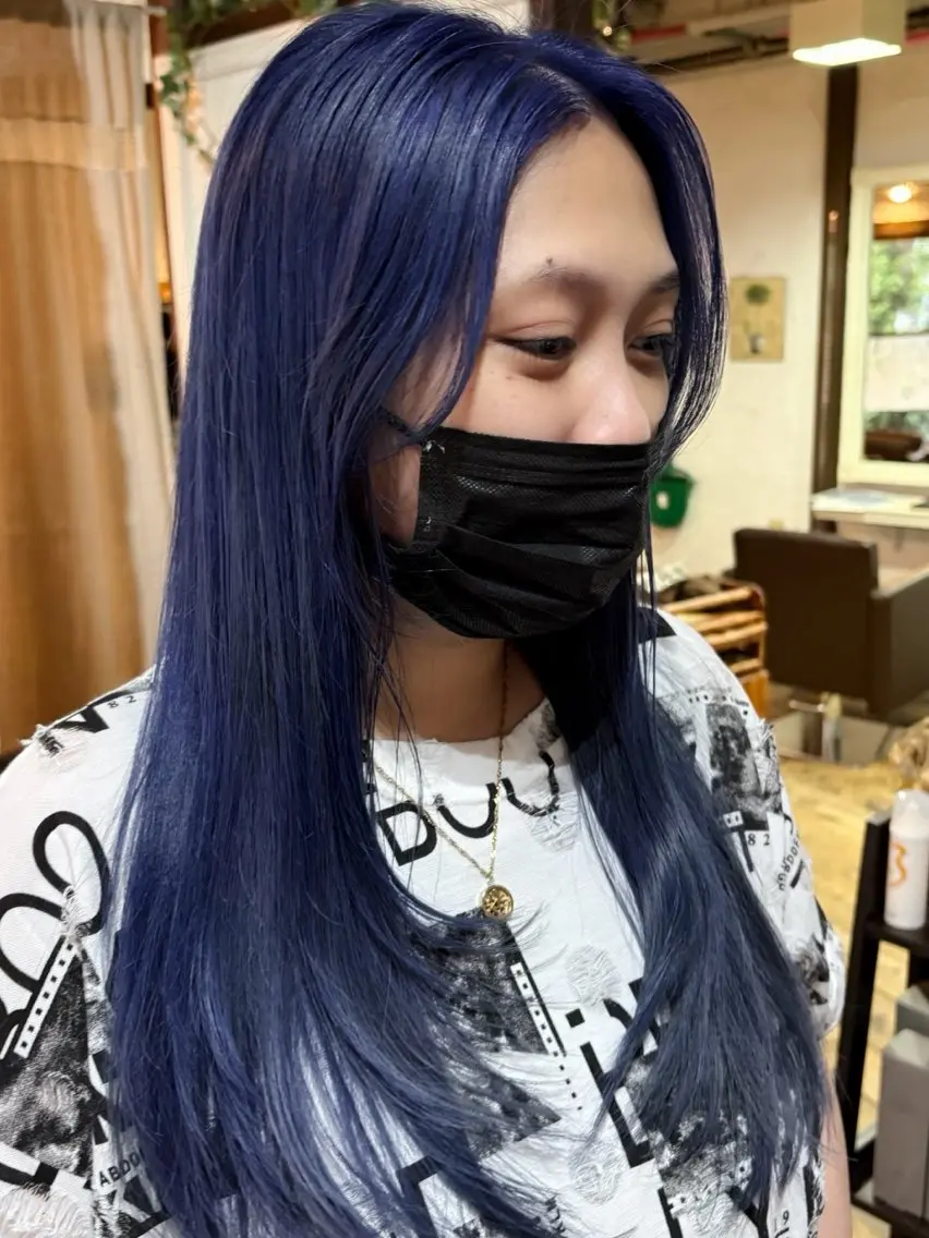ロング カラー ブルーカラー パープルカラー カット ヘアカラー トリートメント 武内 愛璃のヘアスタイル