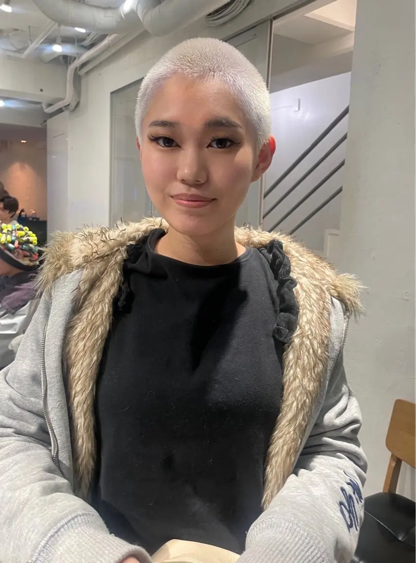 ショート カラー ブリーチ ケアブリーチ デザインカラー ダブルカラー ハイライトカラー スパイラルパーマ 🌐hina⭐️のヘアスタイル
