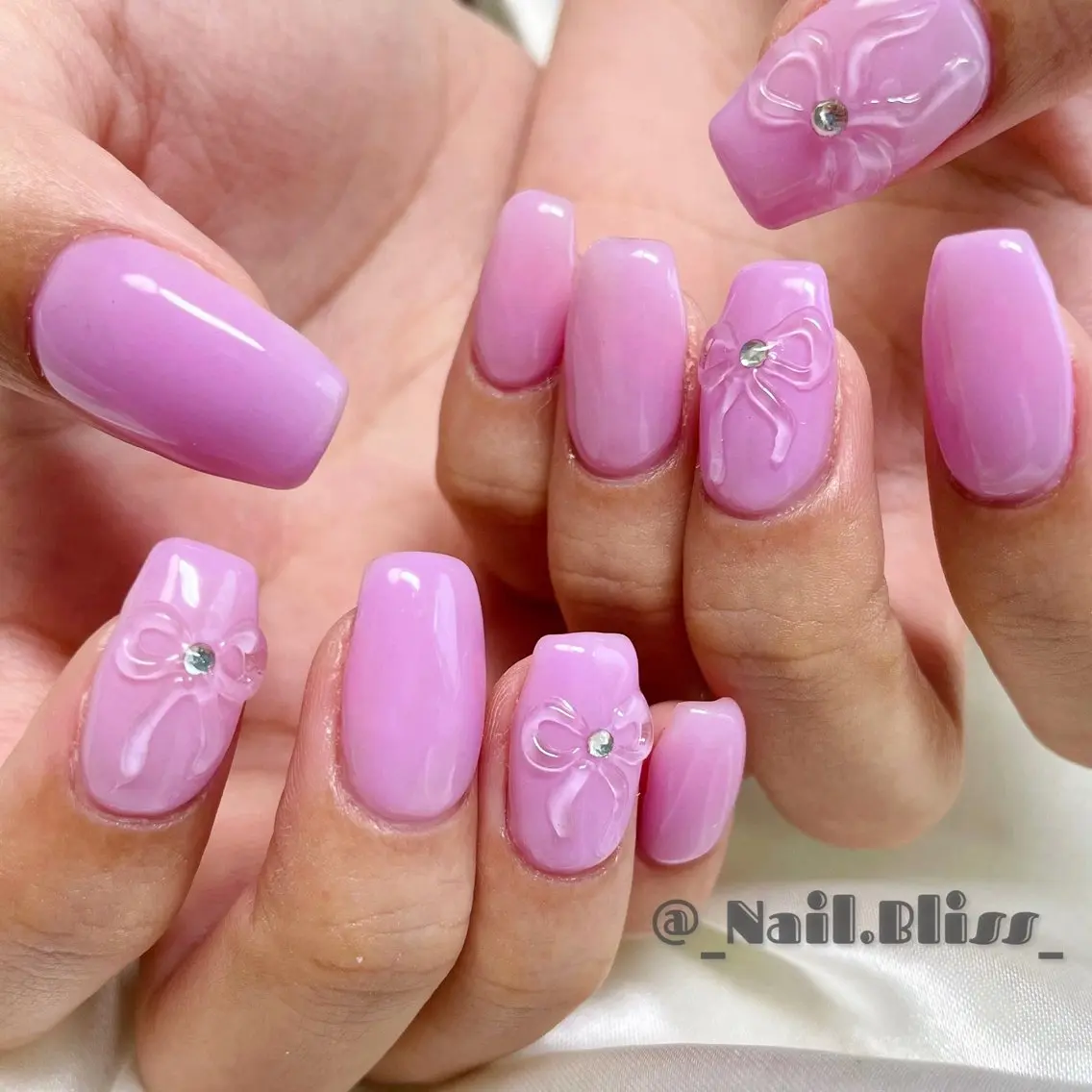 ネイル クリアネイル ぷっくりネイル リボン ハンドネイル NAIL BLISSのネイルデザイン