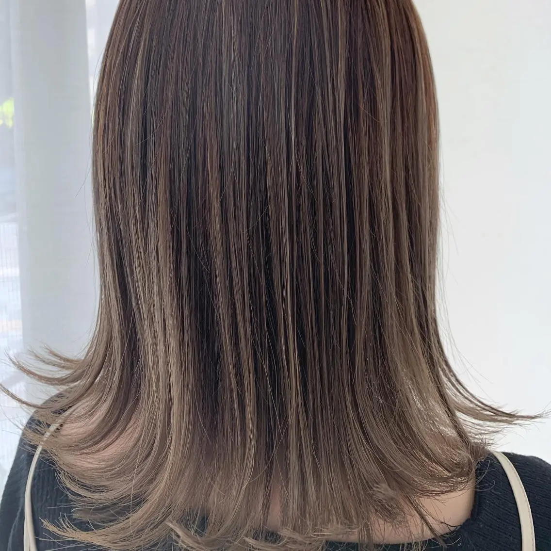 ミディアム カラー fio マナミのヘアスタイル