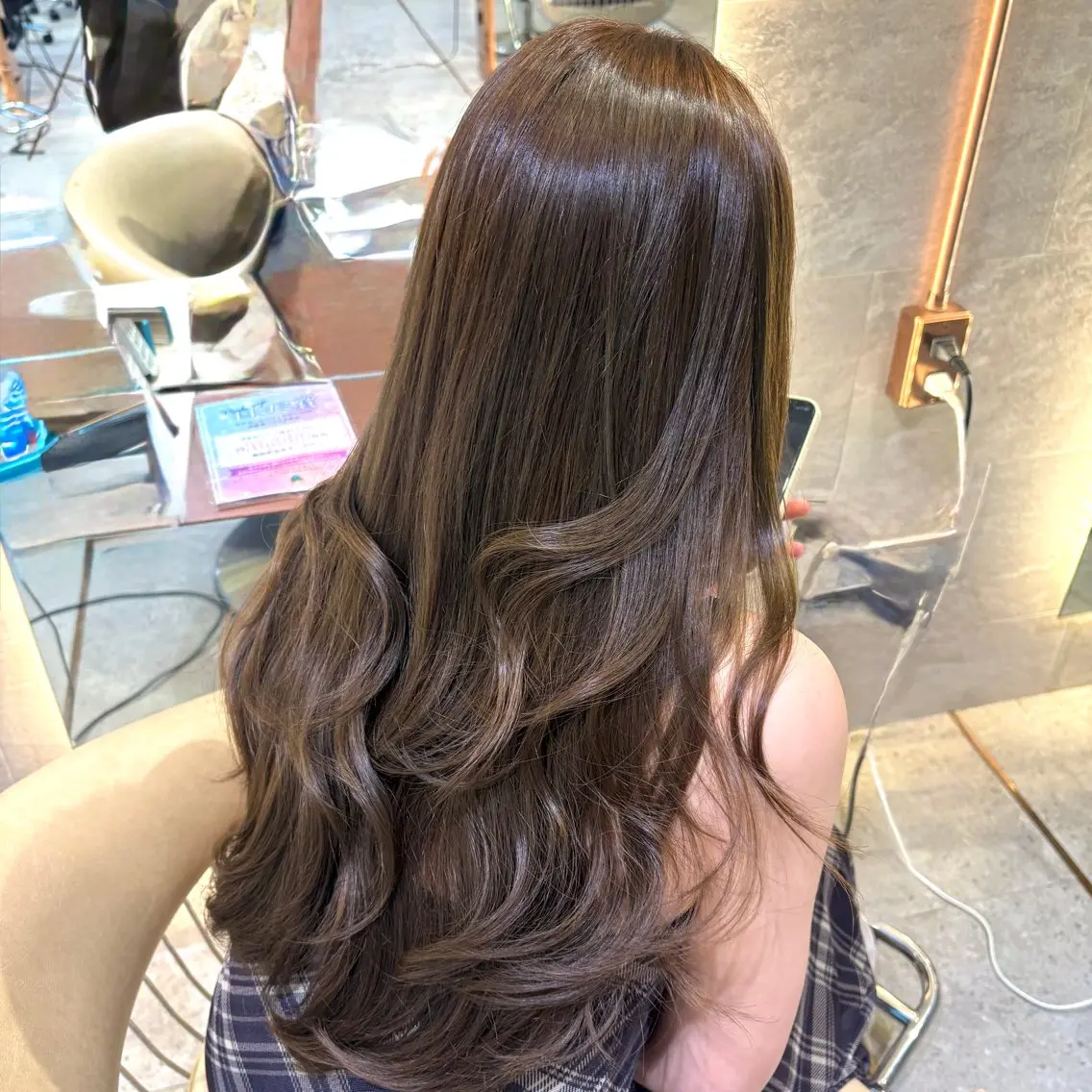 セミロング カラー ベージュカラー ブラウンカラー 透明感カラー マロンブラウン オリーブベージュ ヘアカラー トリートメント 柔らかいhair🐕 Yu🫧銀座🩶のヘアスタイル