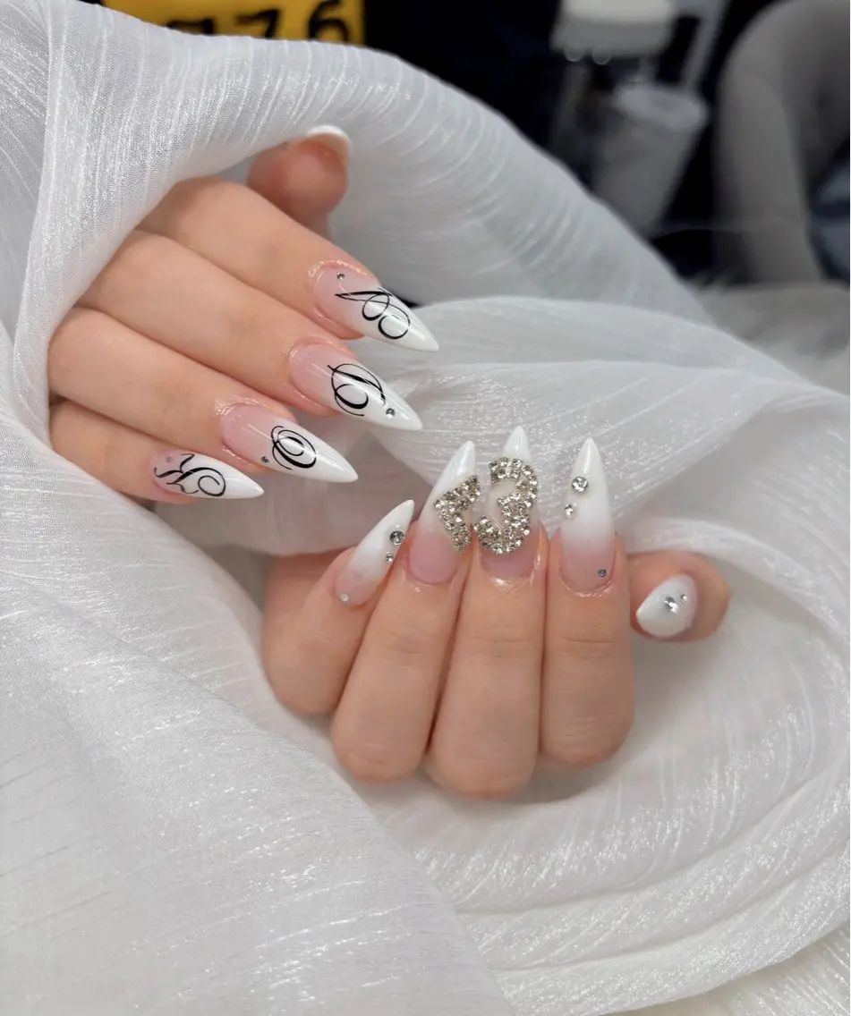 ネイル アートネイル ボルドー フレンチネイル ジェルネイル 氷ネイル・うるうるネイル ハンドネイル Julie NailSalonのネイルデザイン