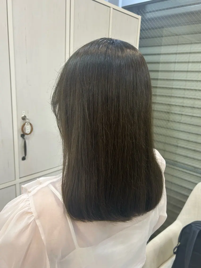 ミディアム カラー オリーブカラー 伊藤 愛理のヘアスタイル