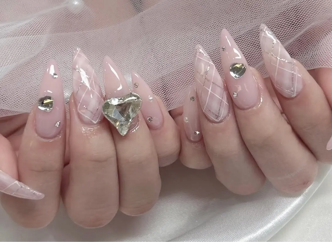 ネイル グラデーション キラキラネイル ワンカラーネイル 冬ネイル Jenn Nail Salonのネイルデザイン