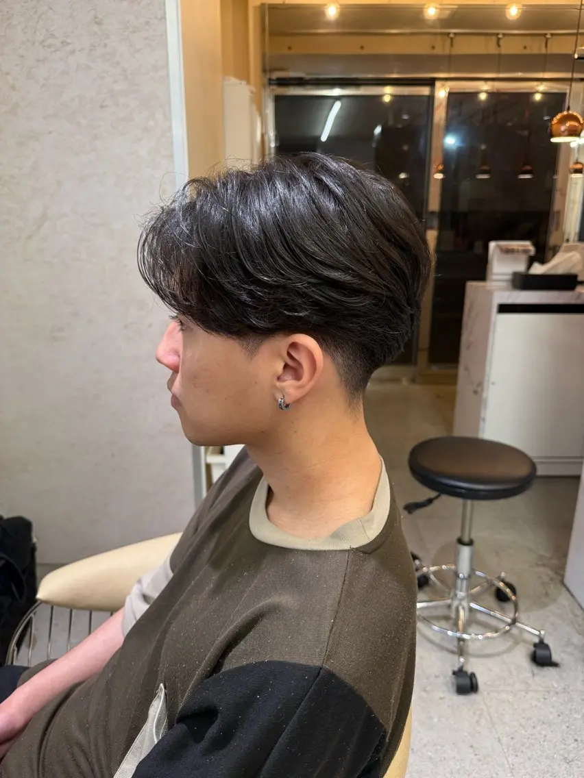 メンズ センターパート 刈り上げ カット 🔥ユウト🔥メンズ 特化/赤み消しカラーのヘアスタイル