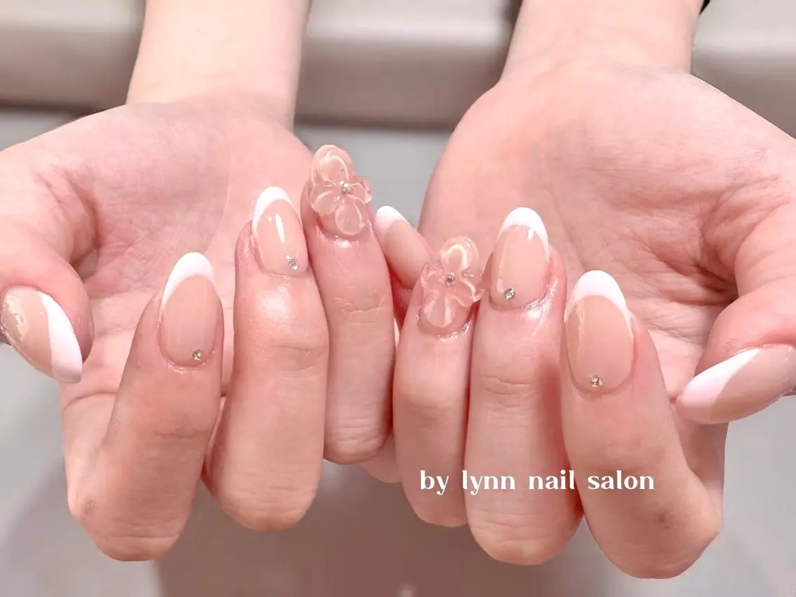ネイル 桜ネイル フットネイル フレンチネイル グラデーション 氷ネイル・うるうるネイル ハンドネイル Lynn_ Nailのネイルデザイン